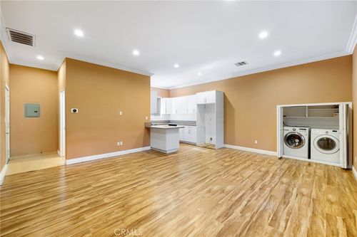 a-15549 Ludlow St, San Fernando, CA, 91345-1321 | Card Image