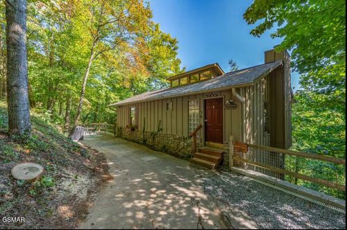 3607 Birdie Ln, Gatlinburg, TN, 37738-6228 | Card Image
