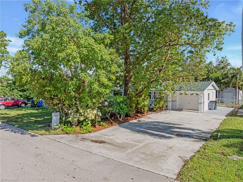 1427 Davis Dr, FORT MYERS, FL, 33919-1069 | Card Image