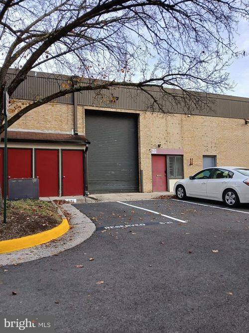 631-631 Carlisle Dr, Herndon, VA, 20170-4806 | Card Image