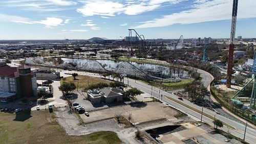 912 Six Flags Dr, Arlington, TX, 76011-5124 | Card Image