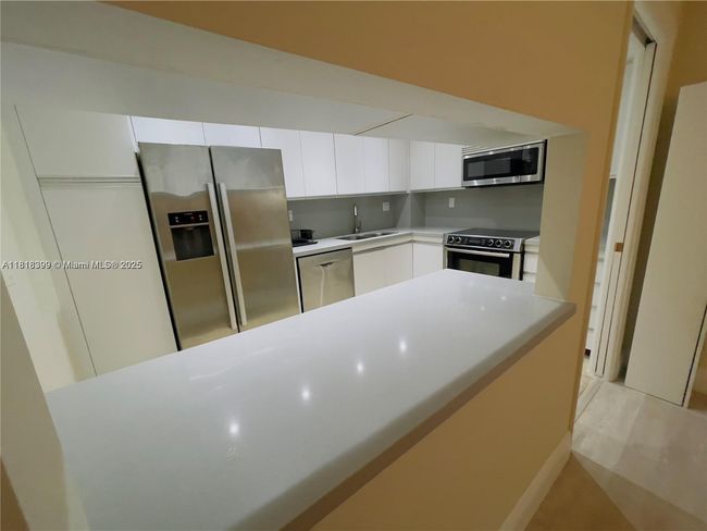 APT-309 - 2000 Towerside Ter, Condo with 2 bedrooms, 2 bathrooms and null parking in Miami FL | Image 5