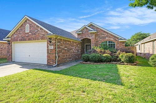 517 Wade Ct, Euless, TX, 76039-2085 | Card Image