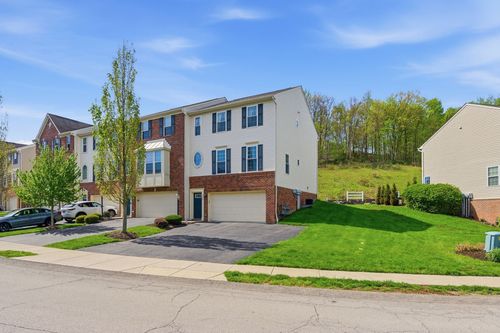252 Broadstone Dr, Mars, PA, 16046-5225 | Card Image