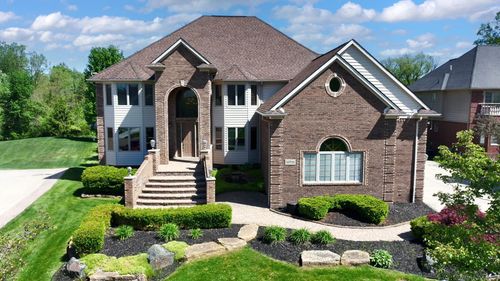 55733 Whitney Ct, Shelby Twp, MI, 48315-6673 | Card Image