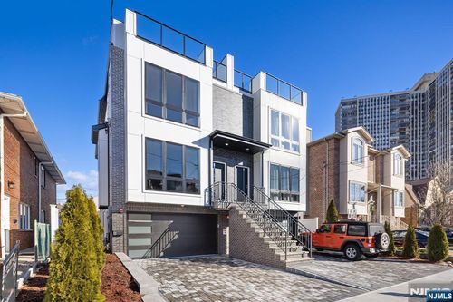 227 Wayne Ave, Cliffside Park, NJ, 07010-2607 | Card Image