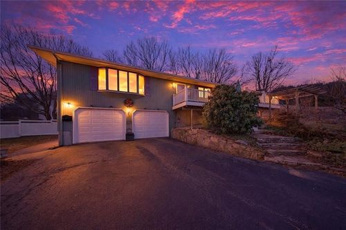 3945 Post Rd, Warwick, RI, 02886-9205 | Card Image