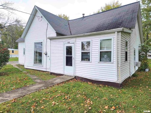 120 Tanner St, Louisville, IL, 62858-1004 | Card Image