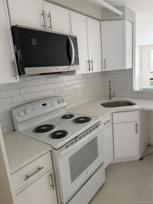 3a-320 Post Ave, Westbury, NY, 11590-2259 | Card Image