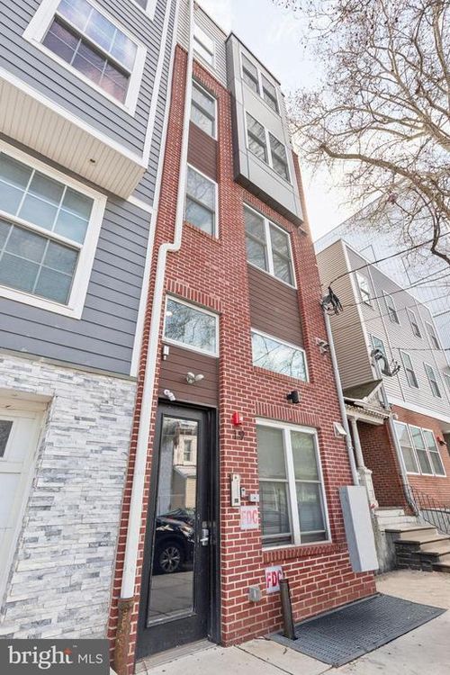 19 S 44th St, PHILADELPHIA, PA, 19104-2941 | Card Image