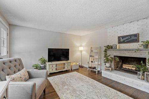 127 Brookline St, Pepperell, MA, 01463-1148 | Card Image