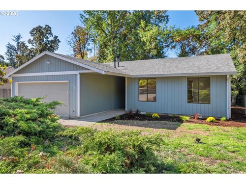 18525 Columbia Ave, Gladstone, OR, 97027-1565 | Card Image