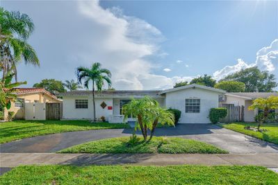 714 S Rainbow Dr, House other with 4 bedrooms, 2 bathrooms and null parking in Hollywood FL | Image 2