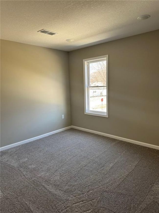 305 N Prairie St, House other with 4 bedrooms, 3 bathrooms and null parking in Hamilton MO | Image 19