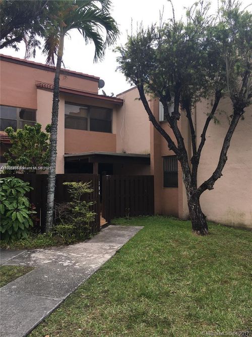 4-445 W Park Dr, Miami, FL, 33172-3979 | Card Image
