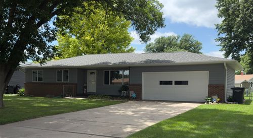 727 Valley Chase Ave, Hastings, NE, 68901-3407 | Card Image