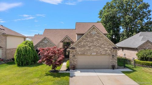 15924 Myrtle Dr, Macomb, MI, 48042-2208 | Card Image