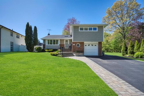 180 Radcliff Dr, East Norwich, NY, 11732-1225 | Card Image