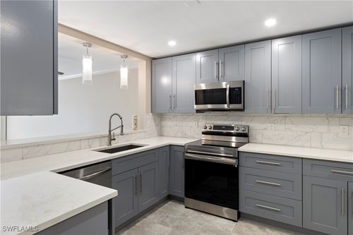 apt-101-776 Landover Cir, NAPLES, FL, 34104-7878 | Card Image