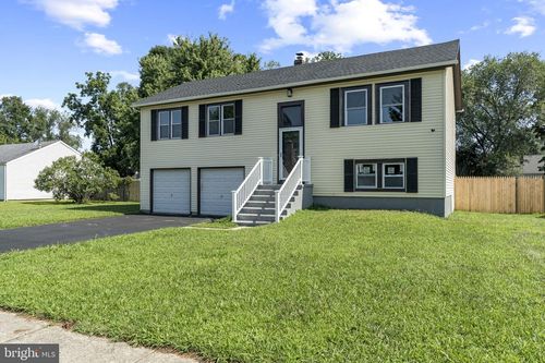243 Wintergreen Ln, PENNS GROVE, NJ, 08069-2226 | Card Image