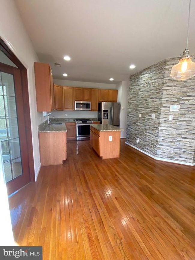 12022 Kemps Landing Cir, Townhouse with 4 bedrooms, 4 bathrooms and null parking in MANASSAS VA | Image 5