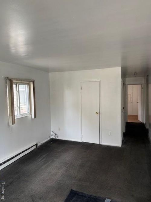 9400 Quincy St, Detroit, MI, 48204-5702 | Card Image