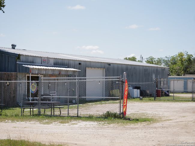 804 Uvalde Rd, Home with 0 bedrooms, 0 bathrooms and null parking in Rocksprings TX | Image 5