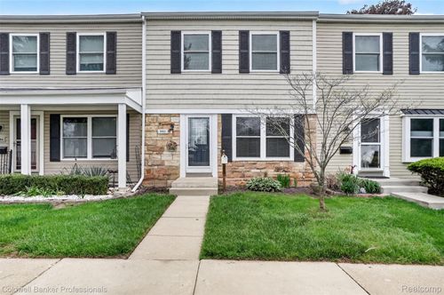 902 Little Hill Ct, Rochester Hills, MI, 48307-3025 | Card Image