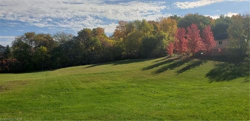 404 River Rd, Cambridge, ON, N3C2B7 | Card Image