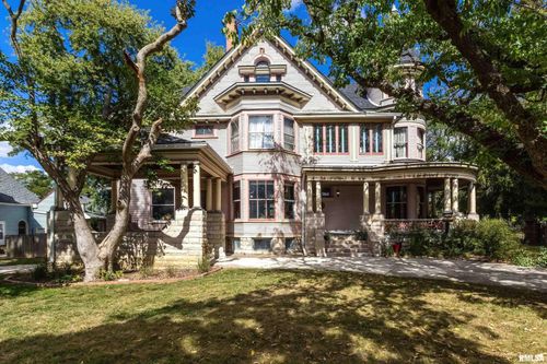 1102 College Ave, Davenport, IA, 52803-4040 | Card Image