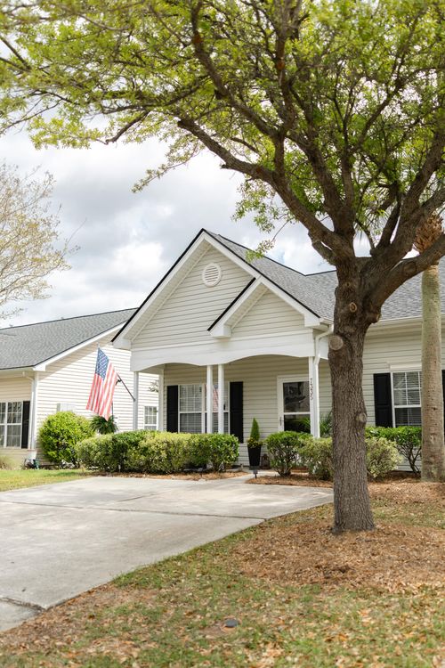 7335 Suncatcher Dr, Hanahan, SC, 29410-8404 | Card Image
