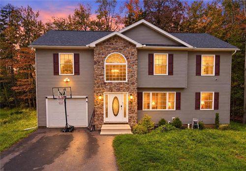 425 Scotch Pine Dr, Pocono Summit, PA, 18346-7636 | Card Image