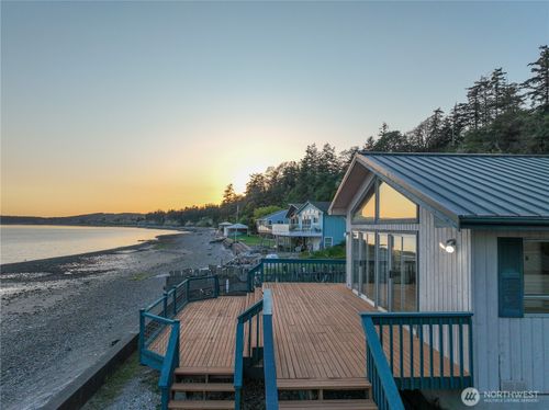 1409 Fossil Ln, Oak Harbor, WA, 98277-8284 | Card Image