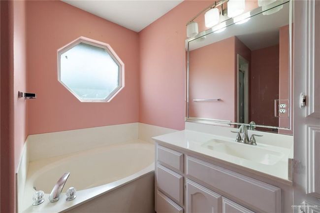 Primary Bathroom with Garden Tub and Separate Shower | Image 10