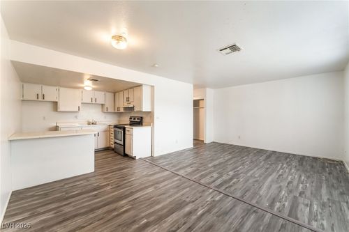 apt-4-4721 Cessna Ave, Las Vegas, NV, 89115-7256 | Card Image