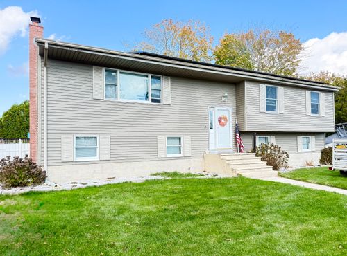 10 7th Ave, Waterford, CT, 06385-1814 | Card Image