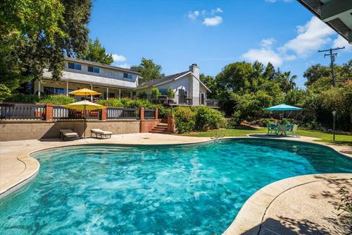 4637 Hixon Cir, Carmichael, CA, 95608-8021 | Card Image