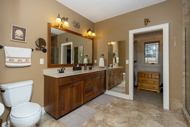 8121 Oak Ridge Dr, Home with 5 bedrooms, 3 bathrooms and null parking in Dexter IA | Image 21
