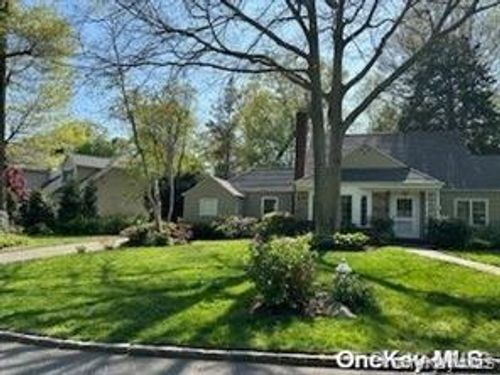 41 Woodbine Rd, Roslyn Heights, NY, 11577-1618 | Card Image