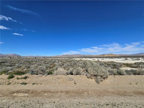 2 Northside Road, Lucerne Valley, CA, 92356 | Card Image
