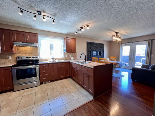 910 29 Street, Home with 5 bedrooms, 2 bathrooms and 5 parking in Wainwright AB | Image 6