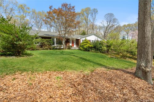 5 Mountain View Drive, Huntington, NY, 11768 | Card Image