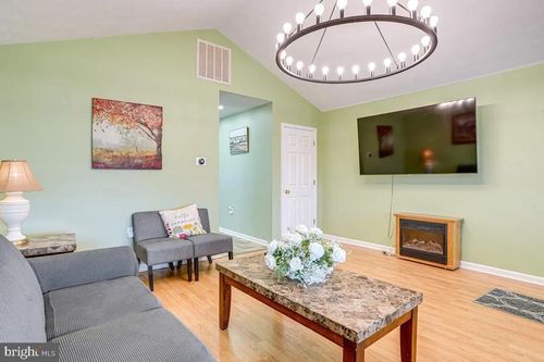 4 Brumback Ave, LURAY, VA, 22835-1712 | Card Image