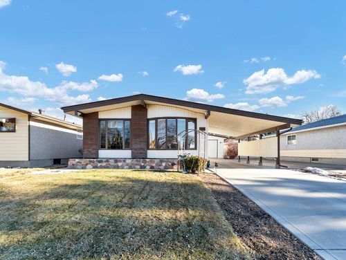 747 Lokier Ave Nw, Medicine Hat, AB, T1A7A6 | Card Image