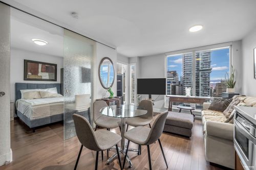 {{alt}} | Card Image