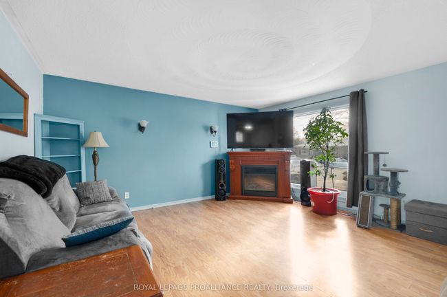 27 Thurlow Queen St, House other with 4 bedrooms, 1 bathrooms and 2 parking in Plainfield ON | Image 9