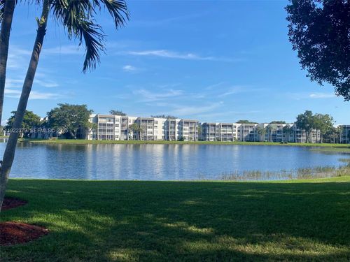 214-9420 Poinciana Pl, Davie, FL, 33324-4848 | Card Image