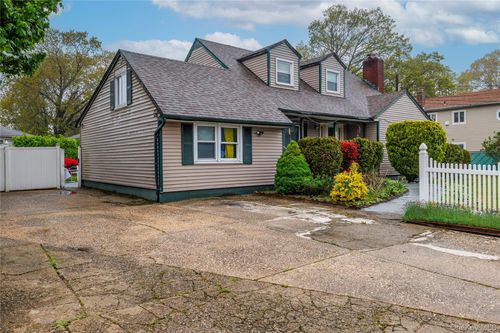 265 Beachview St, Copiague, NY, 11726-3603 | Card Image