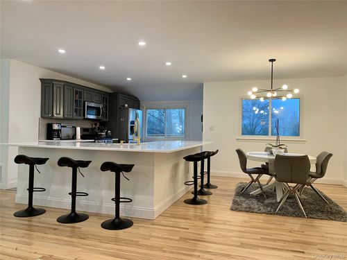 51 Lauren Ave, Dix Hills, NY, 11746-6634 | Card Image