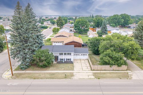 107 18th St E, Williston, ND, 58801-4363 | Card Image
